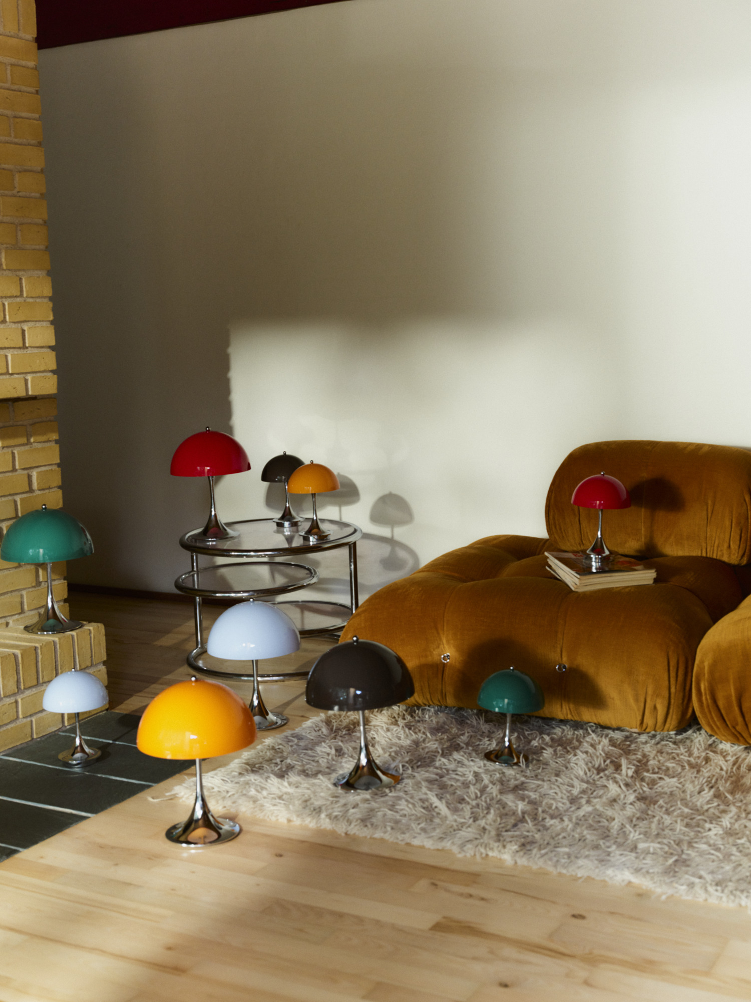 Panthella 250 Portable and Panthella 160 Portable lamps in colourful living room arrangement, © 2025 Louis Poulsen.